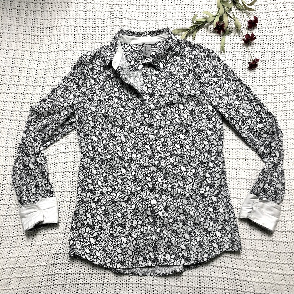 H&M size 6 women’s black & white floral button down blouse collared shirt office